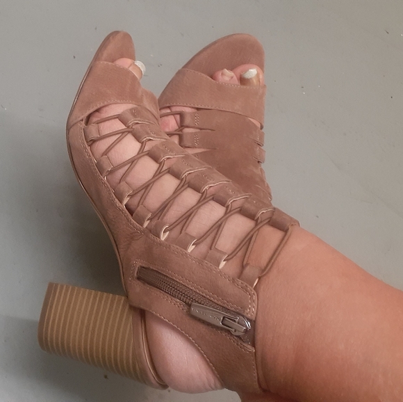 Charlotte Russe CHEETAH Animal print pumps Ankle strap Chunky heel sz 6 fits 8.5 - Picture 12 of 15